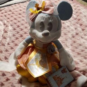 Disney 7/12 Minnie Mouse Main Attraction Plush